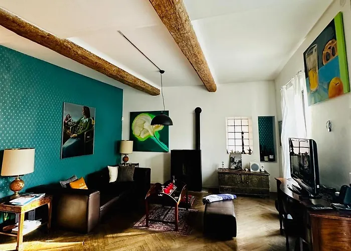 Villa Maison De Village Avec Piscine 8 Personnes Ouveillan