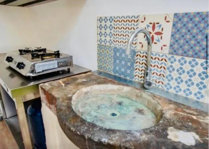 Maison De Village Avec Piscine 8 Personnes * Ouveillan