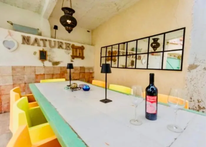 Maison De Village Avec Piscine 8 Personnes * Ouveillan